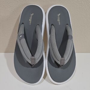 Koolaburra Light Gray Cushioned Slide Sandals